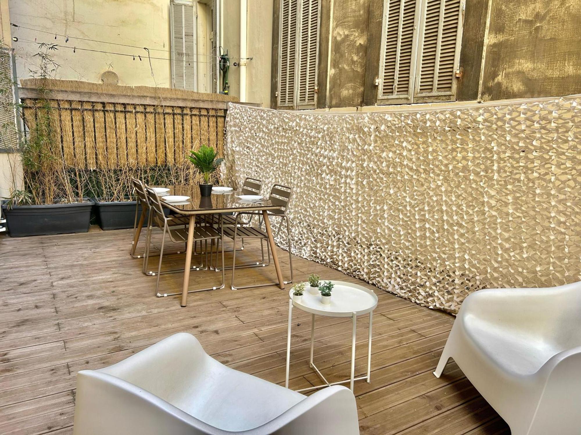 Chez Marie Et Romain- Appartement De Charme Au Coeur De La Joliette Proche Panier Centre Ville Marseille Luaran gambar