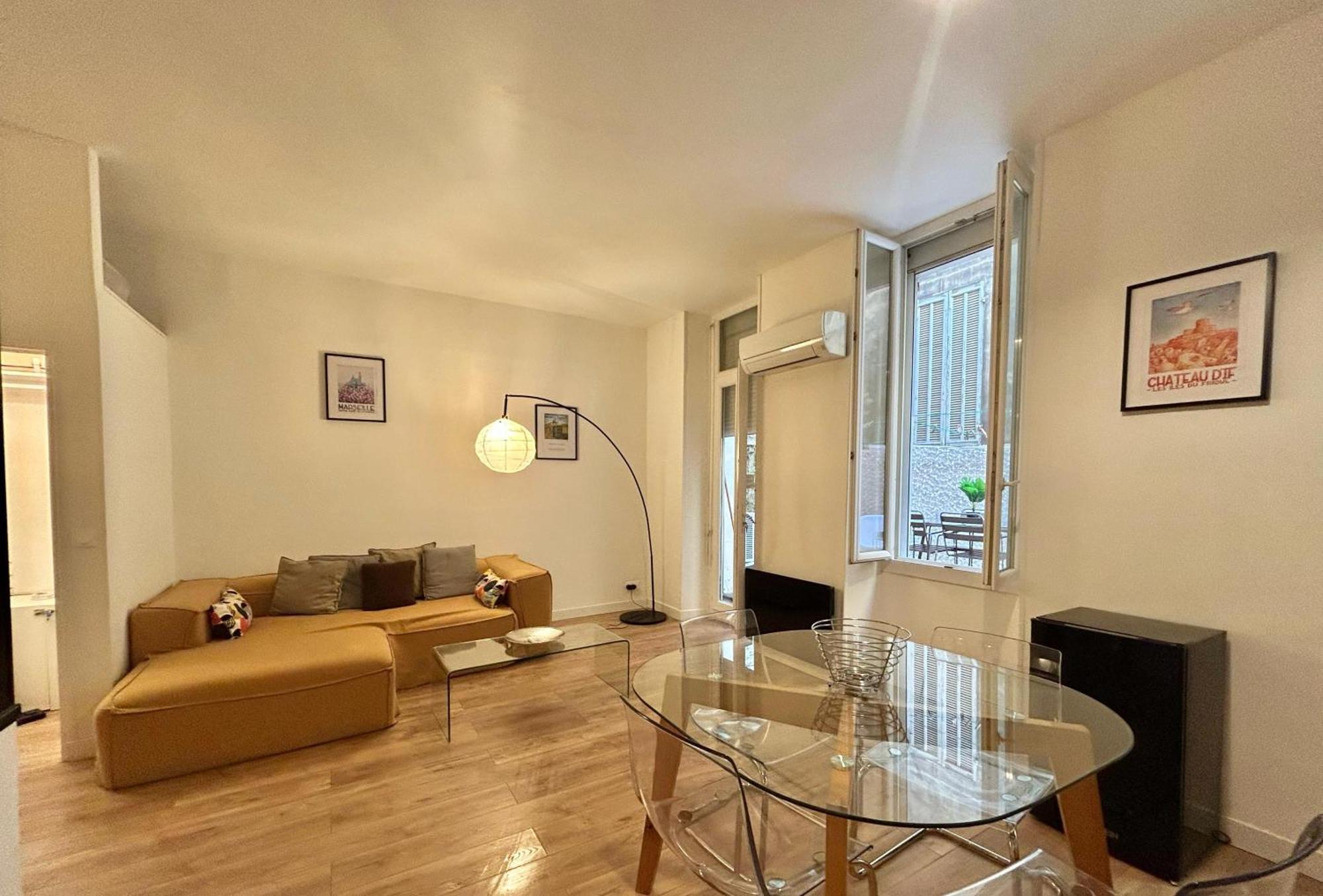 Chez Marie Et Romain- Appartement De Charme Au Coeur De La Joliette Proche Panier Centre Ville Marseille Luaran gambar